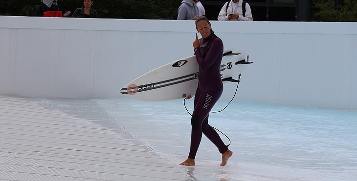 Camilla Kemp  testete dieWellen der o2 Surftown mUc am 28.05.2024 (©Foto:Martin Schmitz)